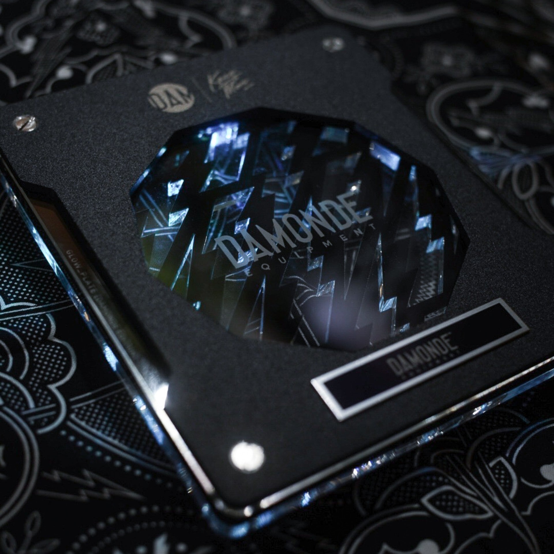 [予約] GLOW_PLATE (DAMONDE EDITION)