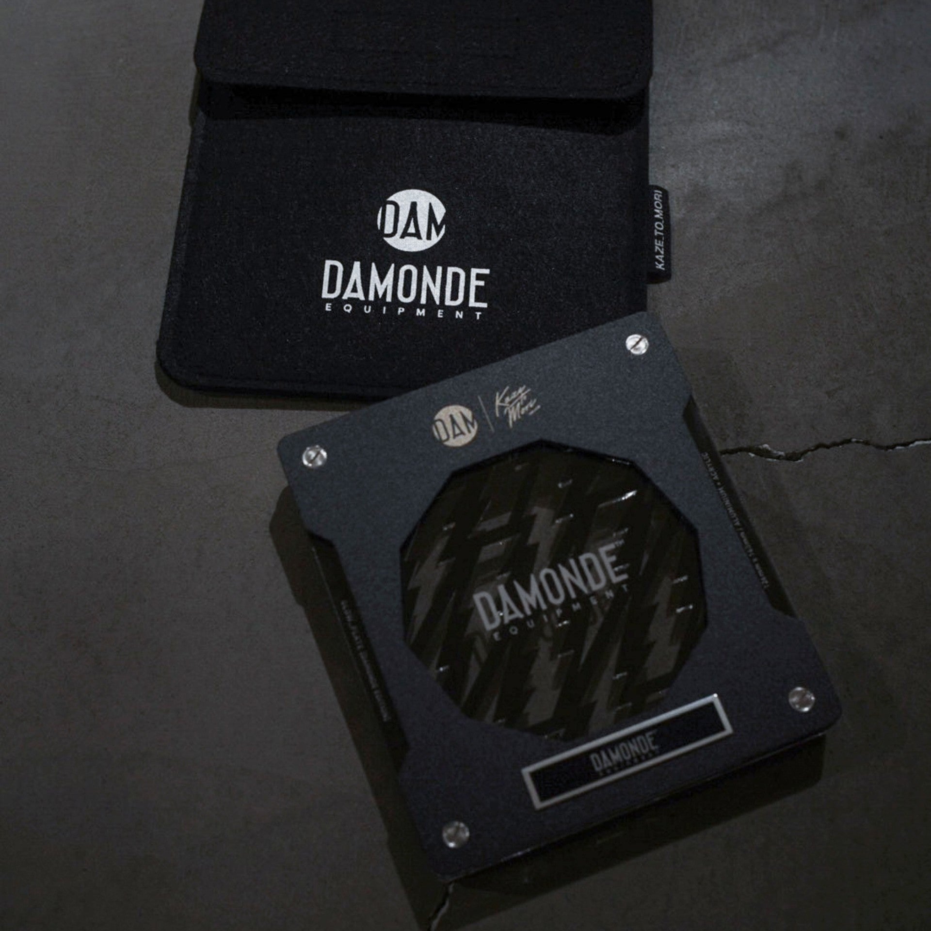 [予約] GLOW_PLATE (DAMONDE EDITION)